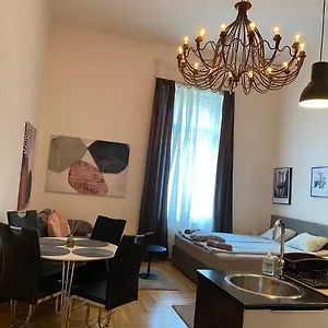 Apartament Stylish By The Vigszinhaz Theater, Budapeszt
